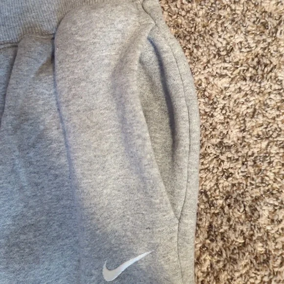 Nike Sportswear Club Fleece Oversized Sweatpants - Picture 4 of 5